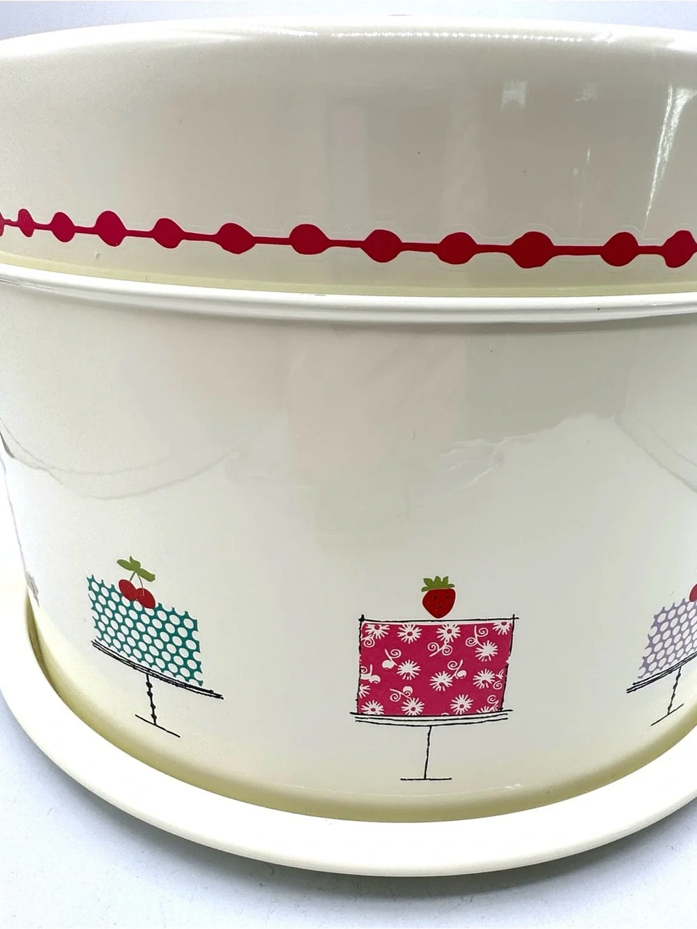 Enamel Tin Cake Saver/ Carrier. Retro Design. 4 pieces.
